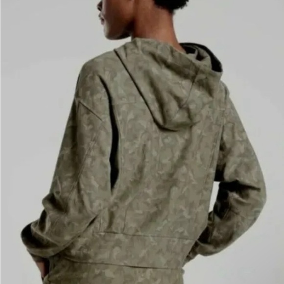 Athleta cropped camo hoodie, NWOT (S) - Picture 2 of 10